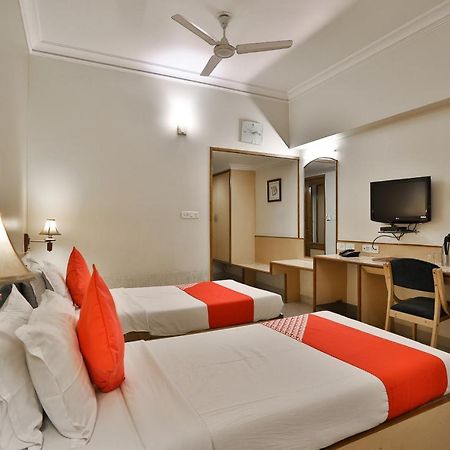 Capital O 1338 Hotel Harmony Rajkot Bagian luar foto