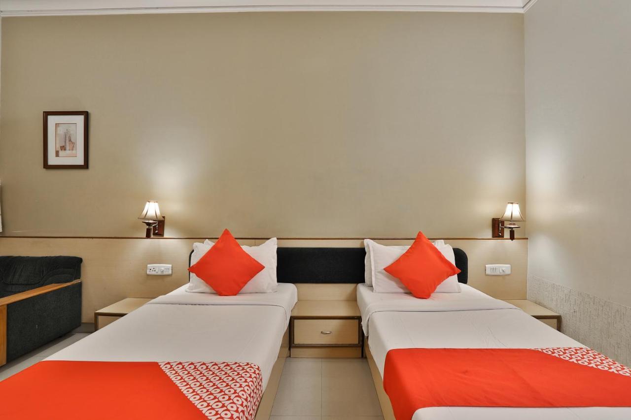 Capital O 1338 Hotel Harmony Rajkot Bagian luar foto