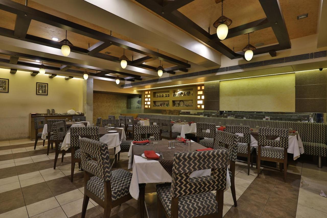 Capital O 1338 Hotel Harmony Rajkot Bagian luar foto
