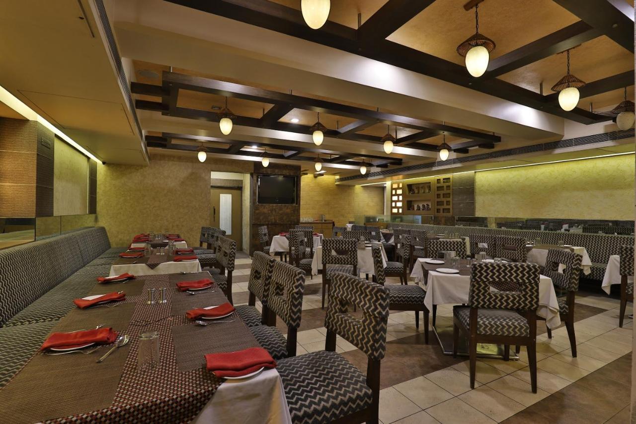Capital O 1338 Hotel Harmony Rajkot Bagian luar foto