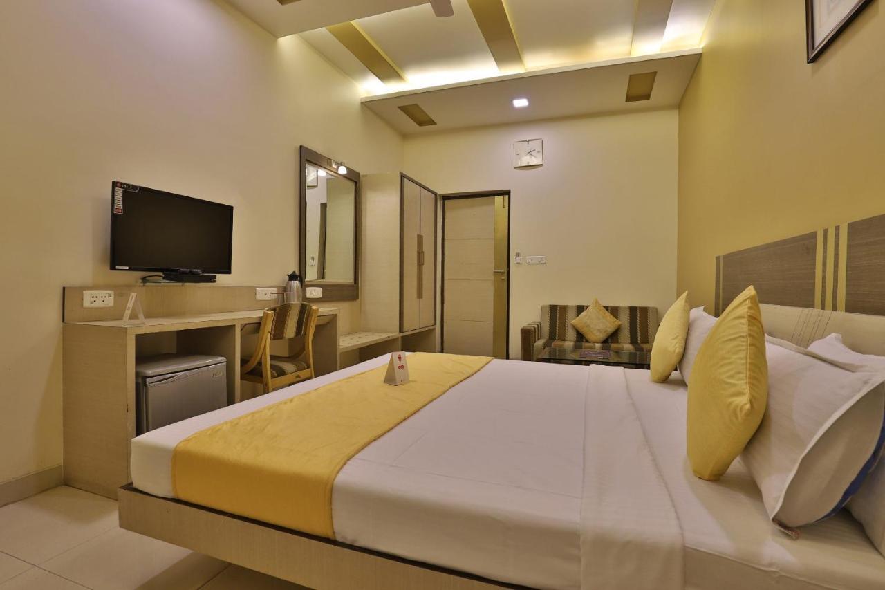Capital O 1338 Hotel Harmony Rajkot Bagian luar foto