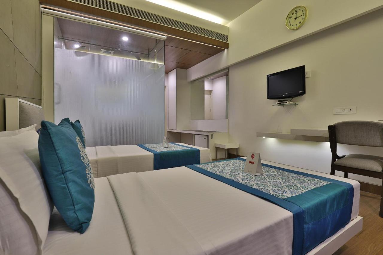 Capital O 1338 Hotel Harmony Rajkot Bagian luar foto