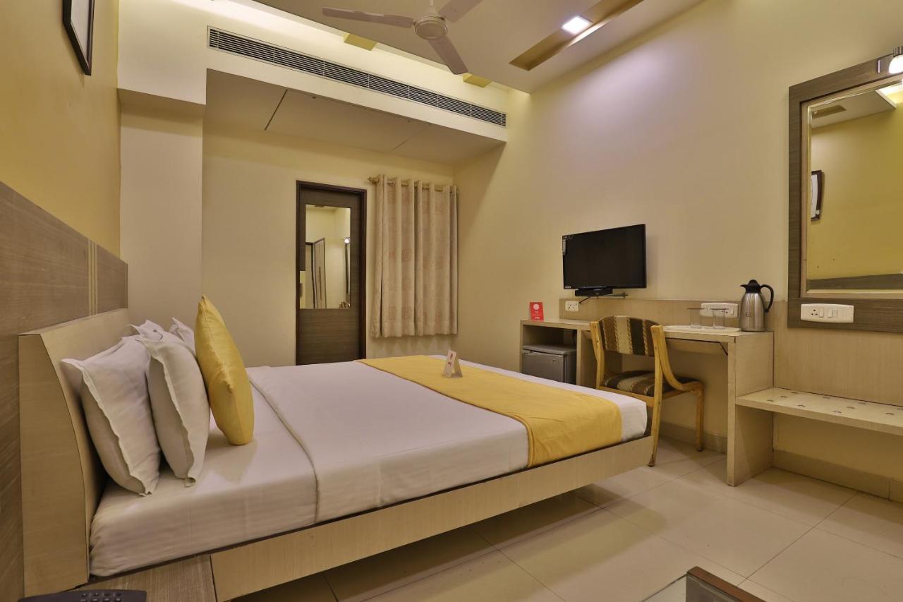 Capital O 1338 Hotel Harmony Rajkot Bagian luar foto
