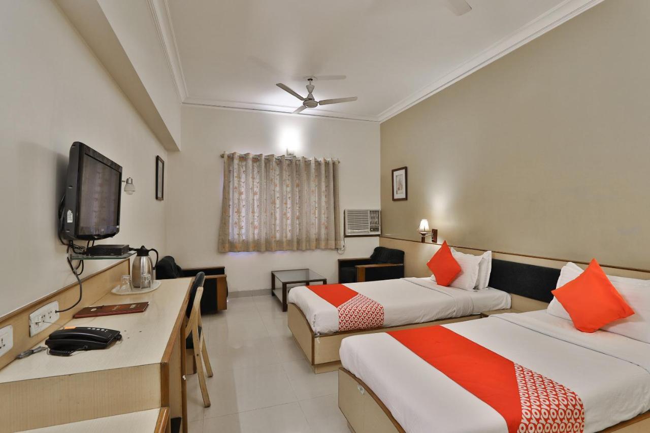 Capital O 1338 Hotel Harmony Rajkot Bagian luar foto