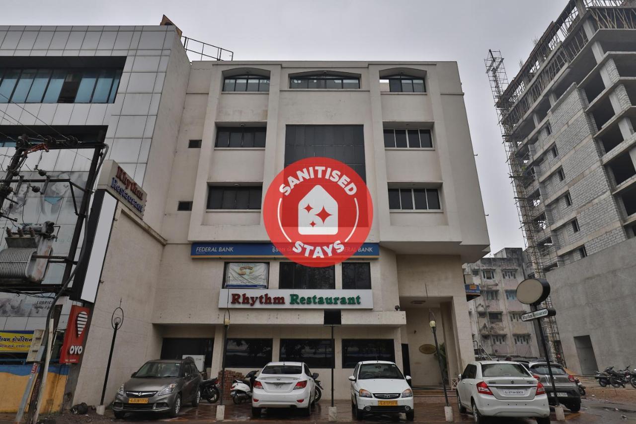 Capital O 1338 Hotel Harmony Rajkot Bagian luar foto