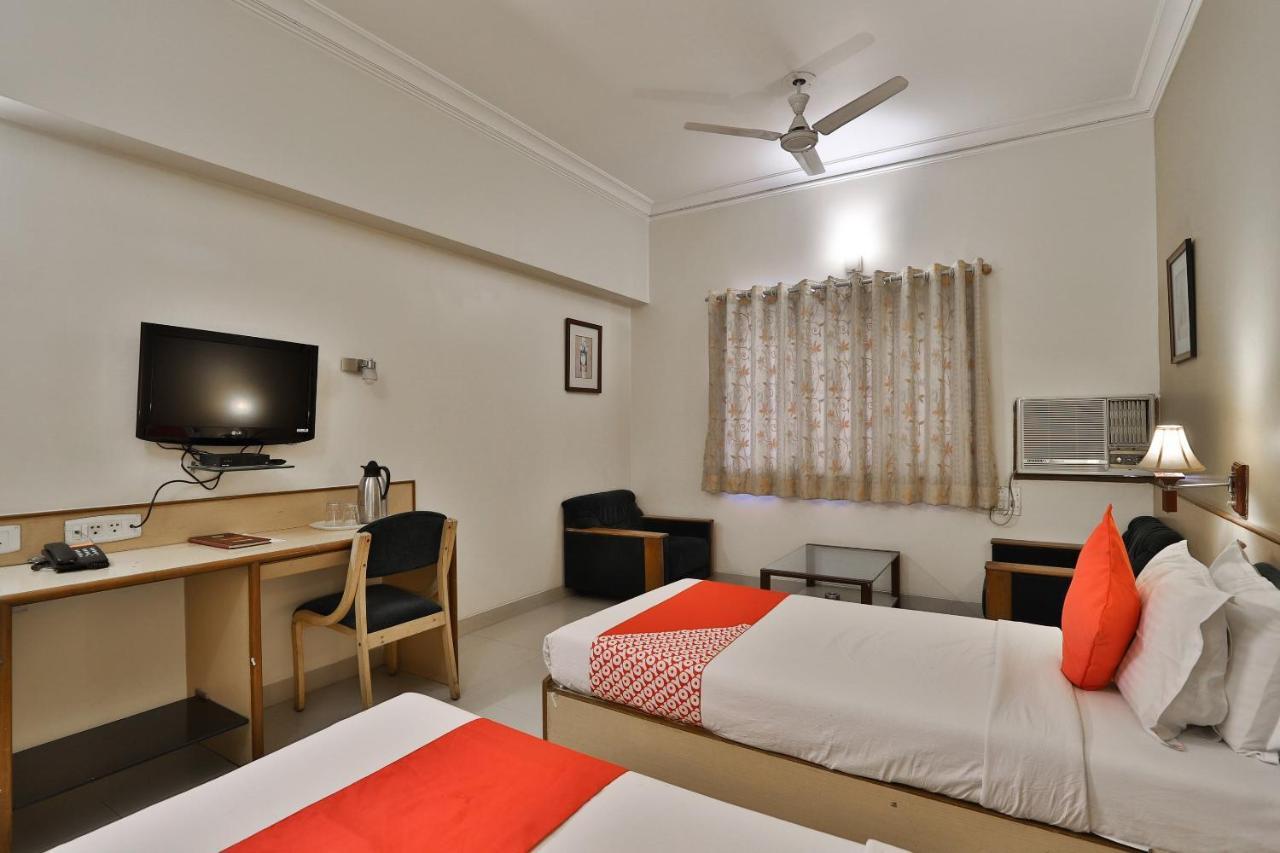 Capital O 1338 Hotel Harmony Rajkot Bagian luar foto