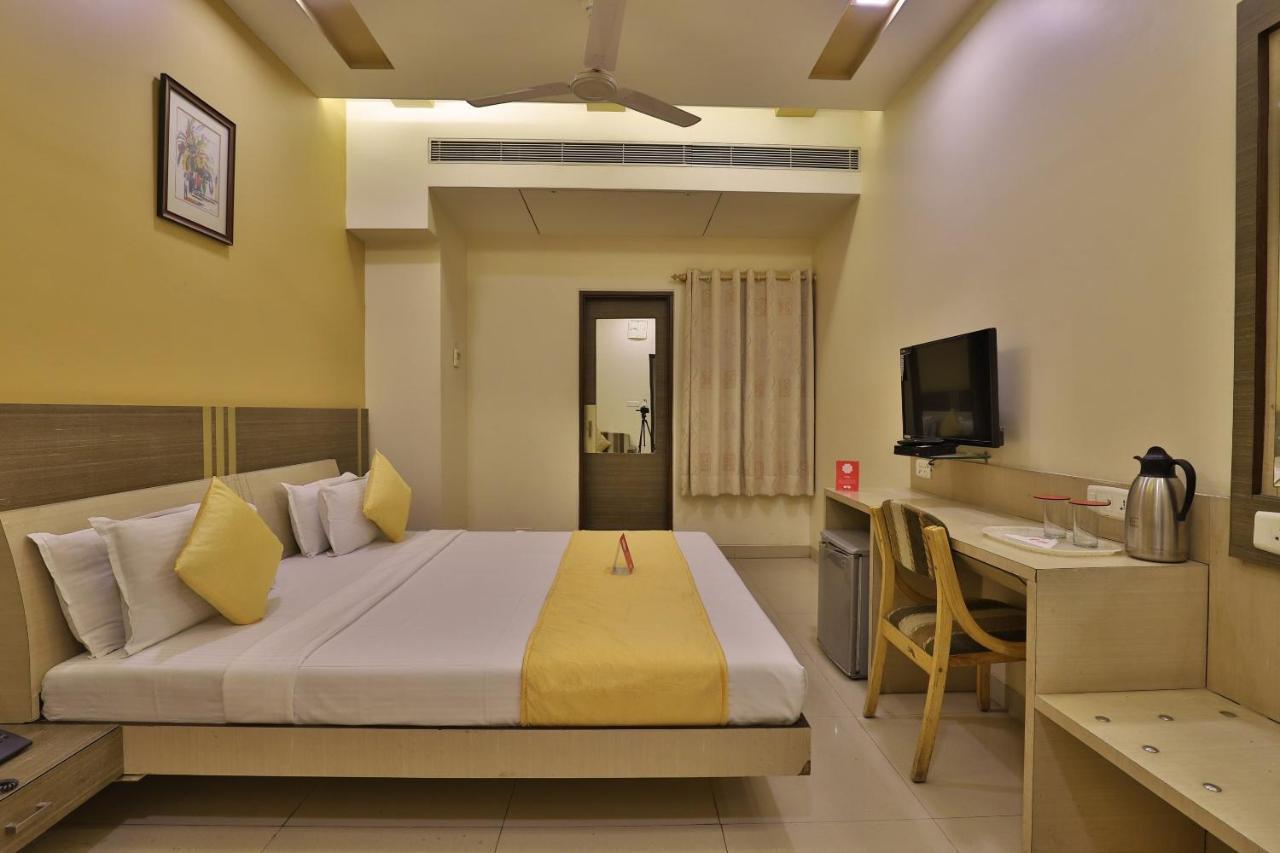 Capital O 1338 Hotel Harmony Rajkot Bagian luar foto